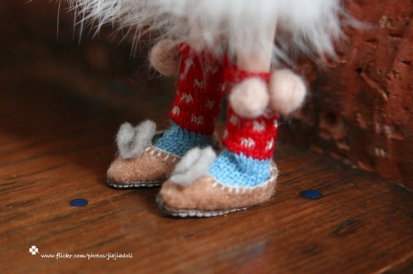 Photo2: Red dot pompom socks (2)