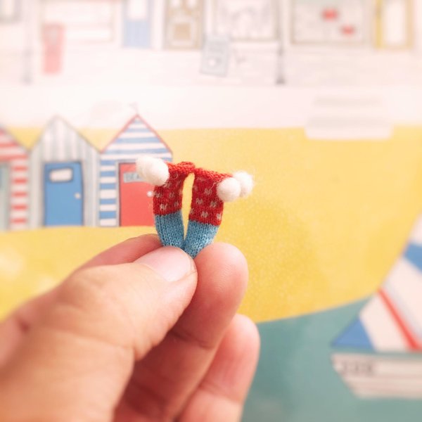 Photo4: 1:12 miniature art works Hand Knit tiny pompom socks  (4)