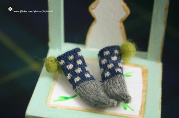 Photo10: 1:12 miniature art works Hand Knit tiny pompom socks  (10)