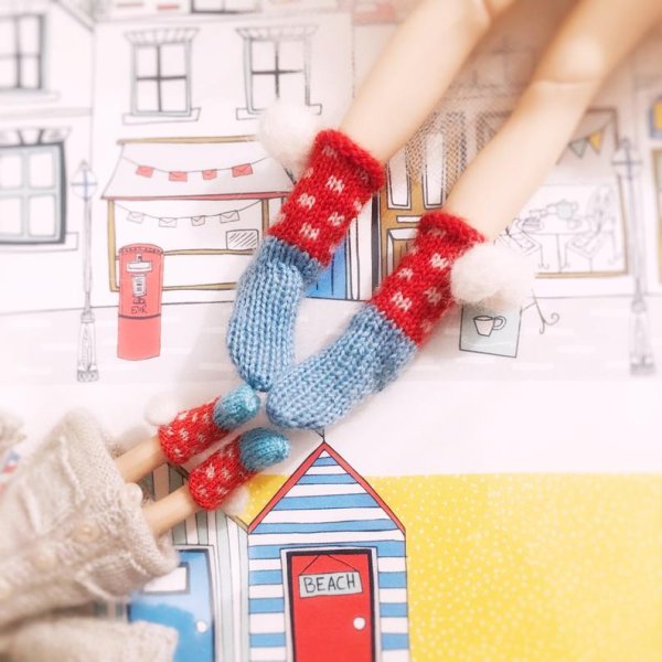Photo6: 1:12 miniature art works Hand Knit tiny pompom socks  (6)