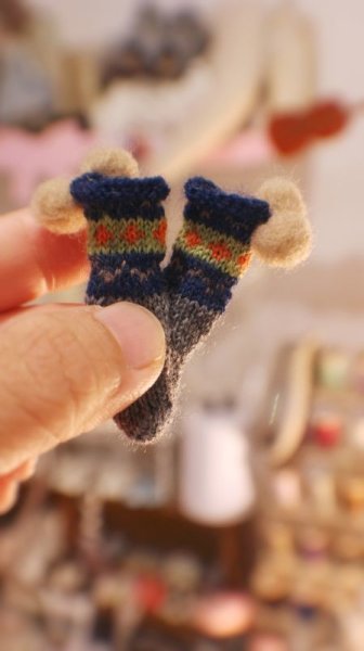 Photo1: navy blue colored pattern pompom socks (1)