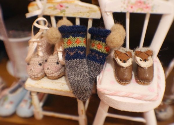 Photo2: navy blue colored pattern pompom socks (2)