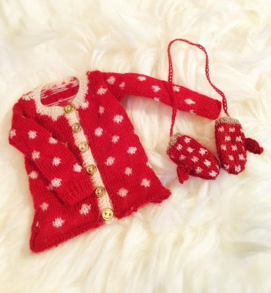 Photo4: dots and kitty gloves (4)