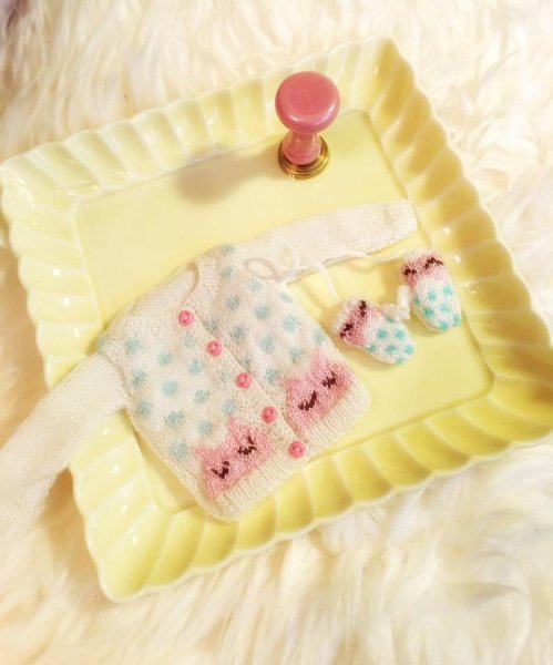 Photo3: dots and kitty gloves (3)