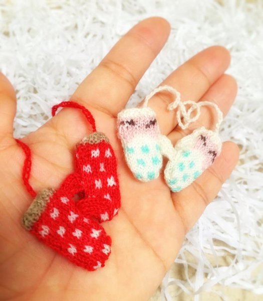 Photo2: dots and kitty gloves (2)