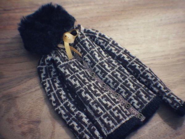 Photo8: 2 pieces coffee Fendi sweater with cape (8)