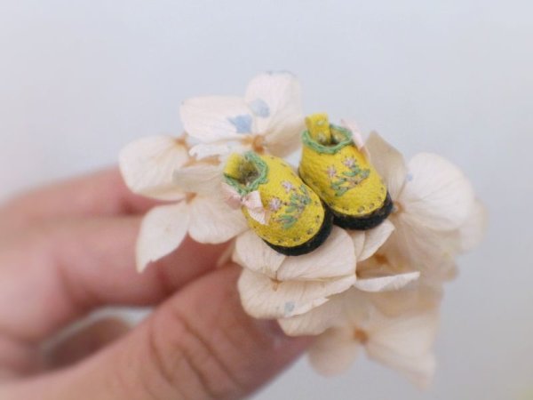 Photo4: yellow leather hand embroider flower shoes. (4)
