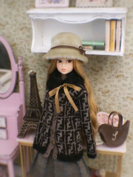Photo1: 2 pieces coffee Fendi sweater with cape (1)