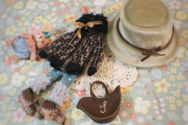 Photo3: 5 pieces coffee Fendi sweater set (3)