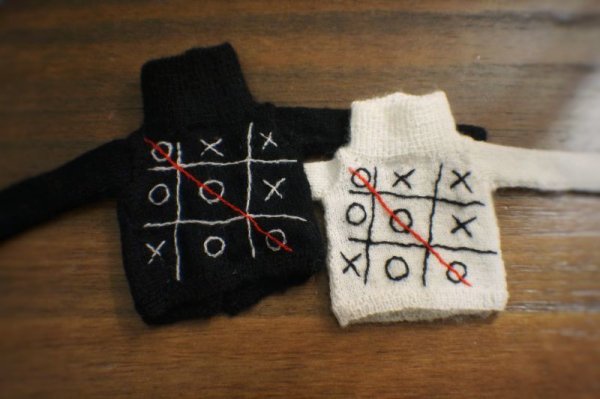 Photo4: xxooo sweater in white ( hand embroidered  )  (4)