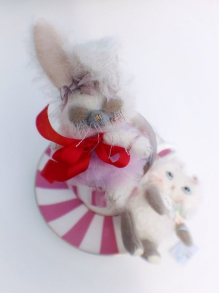 Photo3: Sleeping Bunny in mohair white (3)