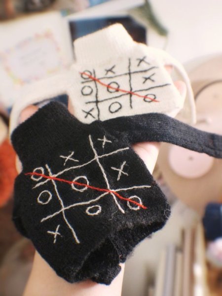 Photo3: xxooo sweater in white ( hand embroidered  )  (3)