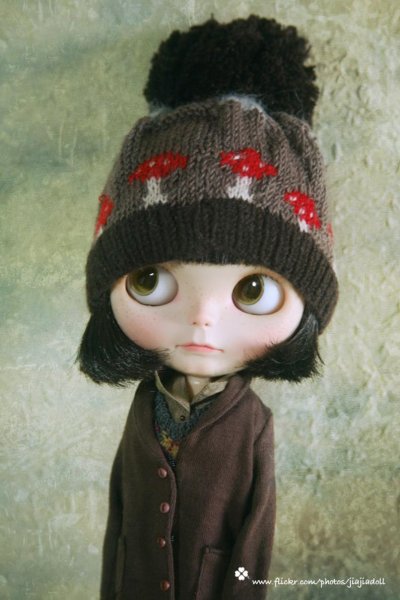 Photo2: red mushroom twist pompom in coffee hat (2)