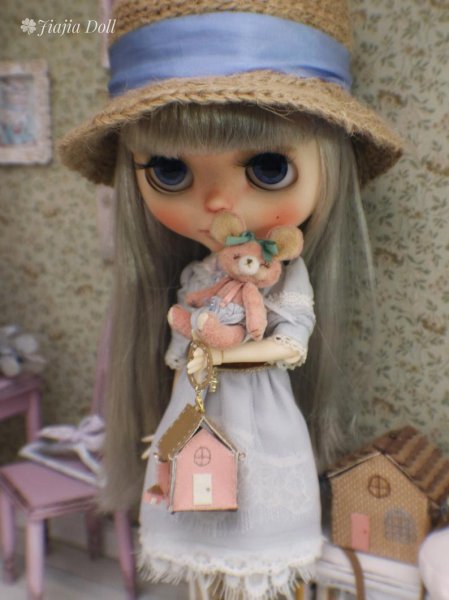 Photo9: hand sewing and embroidered little pink house bag( of our times) (9)