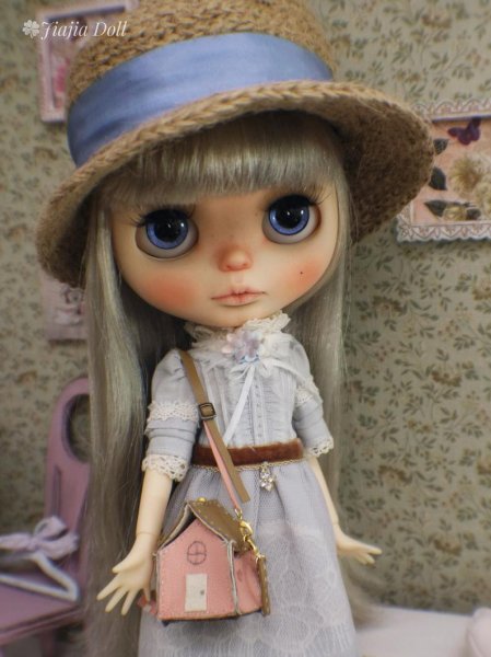 Photo5: hand sewing and embroidered little pink house bag( of our times) (5)