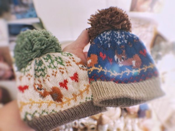 Photo5: coloured cream fox knitted pompom hat (5)