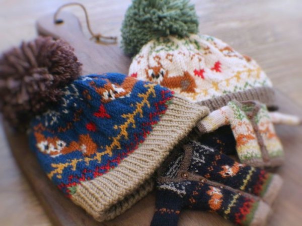 Photo7: coloured cream fox knitted pompom hat (7)