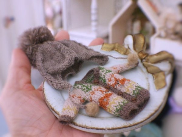 Photo2: cream fox sweater  (2)