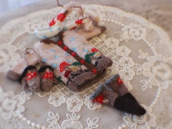 Photo5: mushrooms and raining pompom Scarf in white (5)