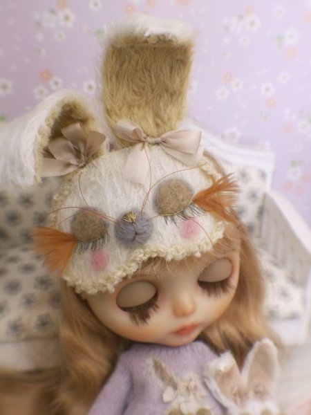 Photo9: sleeping bear mask in brown (big head) (9)