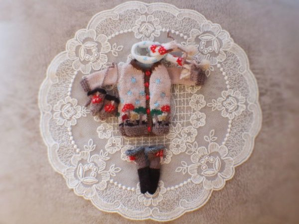 Photo4: mushrooms and raining pompom Scarf in white (4)