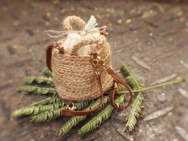 Photo5: many ways to use hand sewing and embroidered dandelion straw bag(of spirited girl ) (5)
