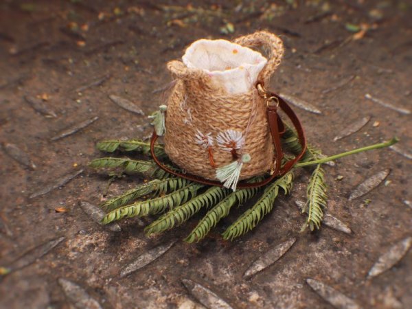 Photo4: many ways to use hand sewing and embroidered dandelion straw bag(of spirited girl ) (4)