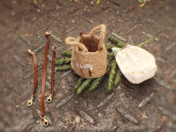 Photo6: many ways to use hand sewing and embroidered dandelion straw bag(of spirited girl ) (6)
