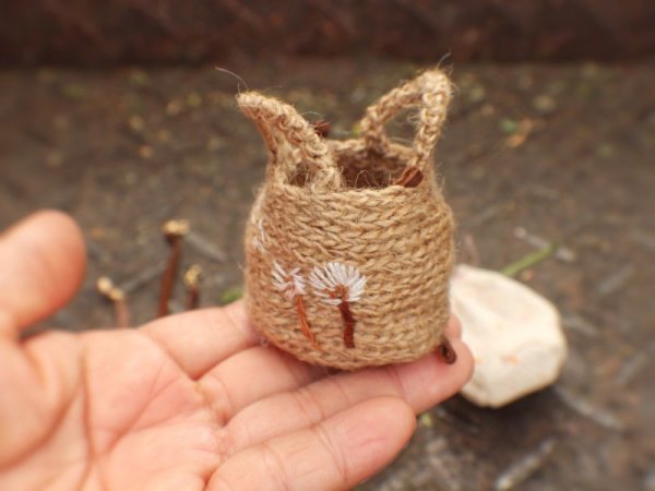 Photo7: many ways to use hand sewing and embroidered dandelion straw bag(of spirited girl ) (7)