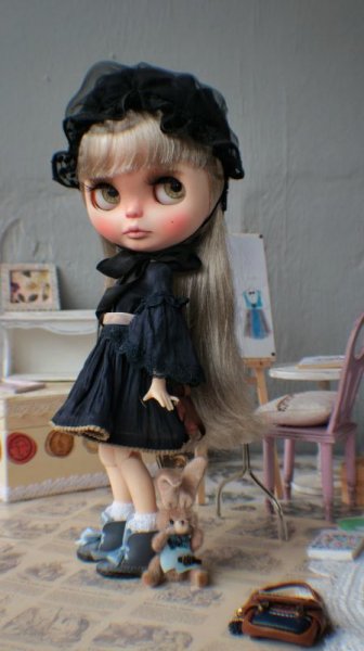 Photo8: hand sewing grey leather ribbon boots (of Irene's Lunch set) (8)