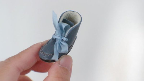 Photo18: hand sewing grey leather ribbon boots (of Irene's Lunch set) (18)