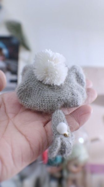 Photo2: hand knit grey pompom beret (2)