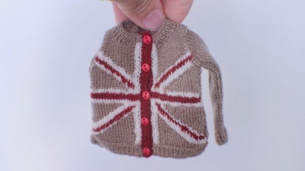 Photo2: Union Jack cardigan in camel (2)