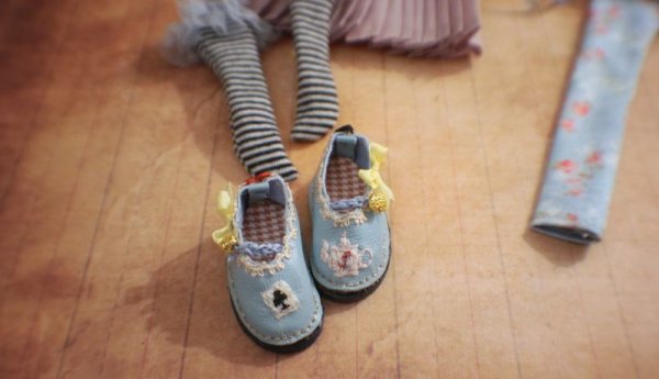 Photo2: Alice leather hand embroider shoes. (2)