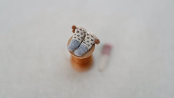 Photo1: 1:12 miniature art works Hand Knit tiny pompom socks cream (1)