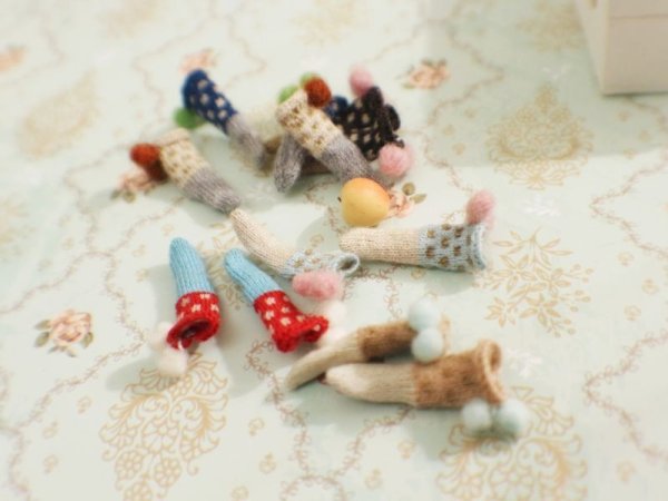 Photo3: 1:12 miniature art works Hand Knit tiny pompom socks  (3)