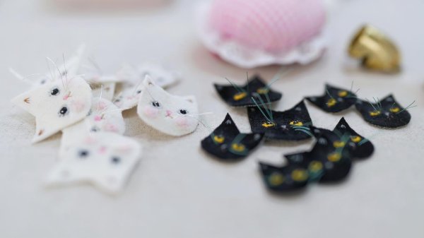 Photo13: white kitty hairpin (13)