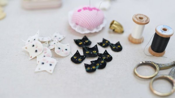 Photo10: white kitty hairpin (10)