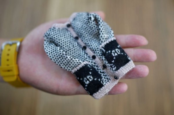 Photo2: 2 side to wear Gucci Mickey sweater  (2)