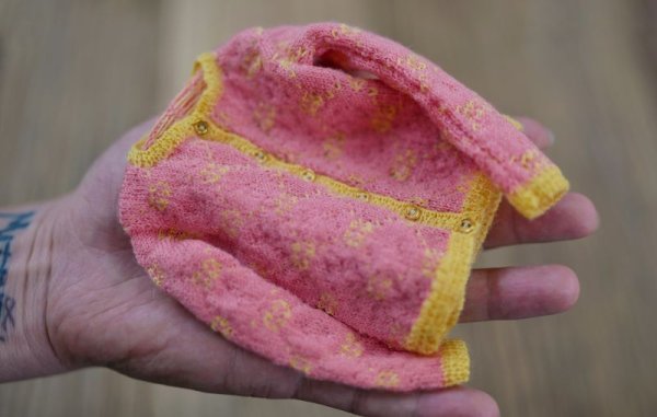 Photo2: pink & yellow Gucci sweater  (2)