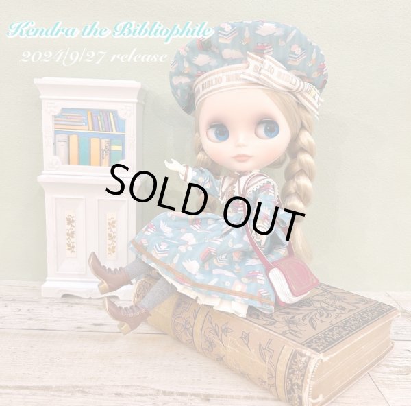Photo8: ready to ship Neo Blythe “Kendra the Bibliophile”  (8)
